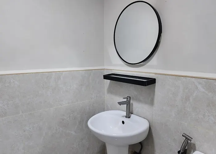 Bed & Breakfast Cityview Near Airport With Pool&balcony *